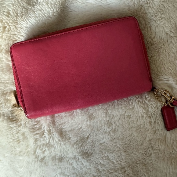 Very well cared for Coach wallet. - Picture 2 of 4